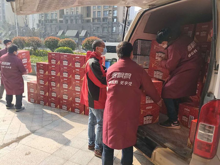 红豆奶茶送往百瑞景社区 (2).jpg